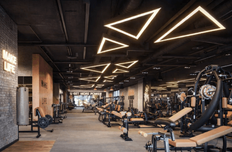 Academia com iluminação linear LED